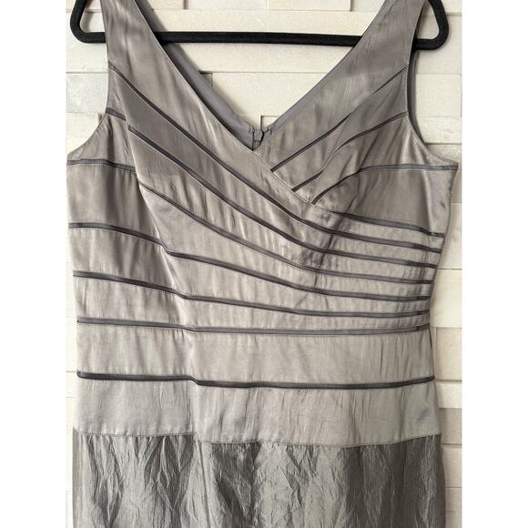 ADRIANNA PAPEL Occasions 100% Silk Silver Gray Sleeveless Silk Sheath Dress 14 - Picture 4 of 7
